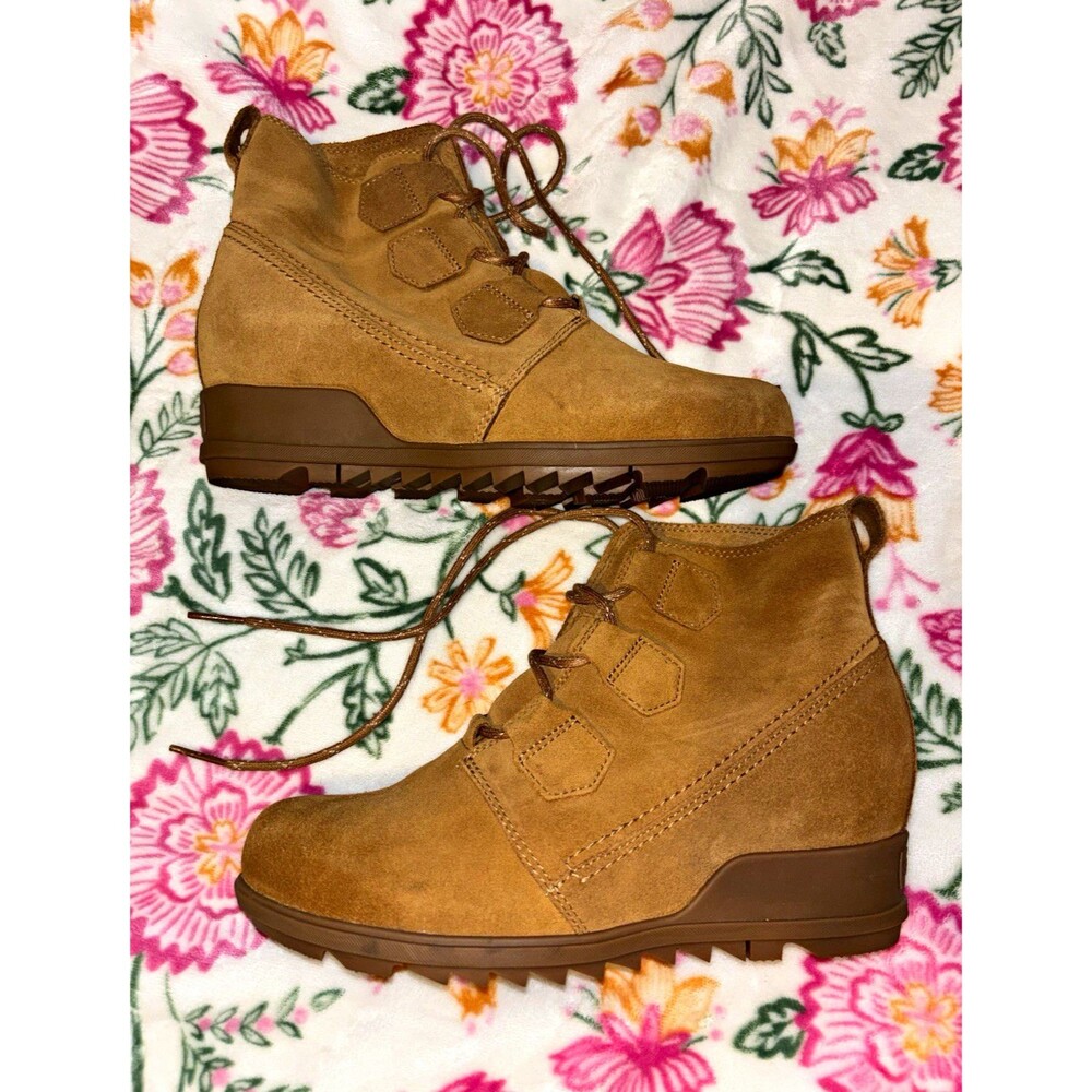 Sorel Evie Lace Waterproof Suede Wedge Bootie in Velvet Tan size 10